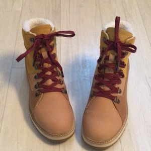 Tom’s Leather Boots   7.5 M